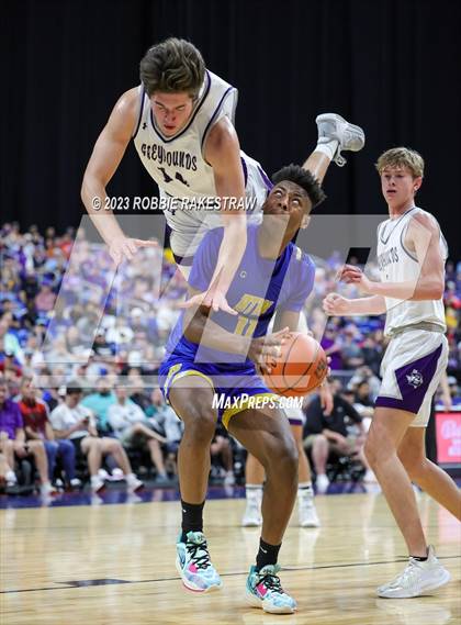 Thumbnail 3 in Boerne vs. Washington (UIL 4A Basketball State Semifinal) photogallery.