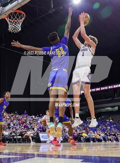 Thumbnail 2 in Boerne vs. Washington (UIL 4A Basketball State Semifinal) photogallery.