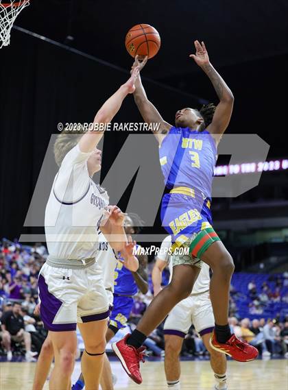 Thumbnail 1 in Boerne vs. Washington (UIL 4A Basketball State Semifinal) photogallery.