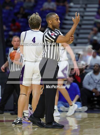 Thumbnail 2 in Boerne vs. Washington (UIL 4A Basketball State Semifinal) photogallery.