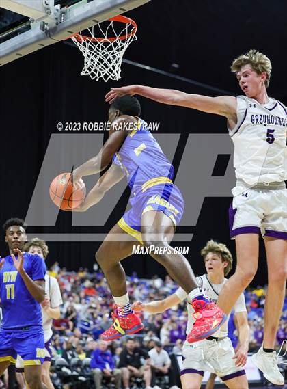 Thumbnail 2 in Boerne vs. Washington (UIL 4A Basketball State Semifinal) photogallery.