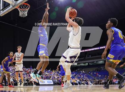 Thumbnail 1 in Boerne vs. Washington (UIL 4A Basketball State Semifinal) photogallery.