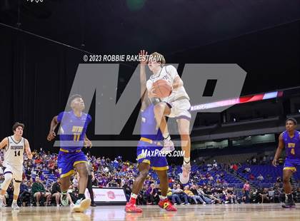 Thumbnail 3 in Boerne vs. Washington (UIL 4A Basketball State Semifinal) photogallery.