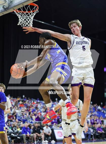 Thumbnail 1 in Boerne vs. Washington (UIL 4A Basketball State Semifinal) photogallery.