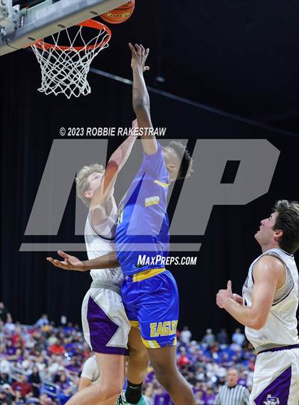 Thumbnail 3 in Boerne vs. Washington (UIL 4A Basketball State Semifinal) photogallery.