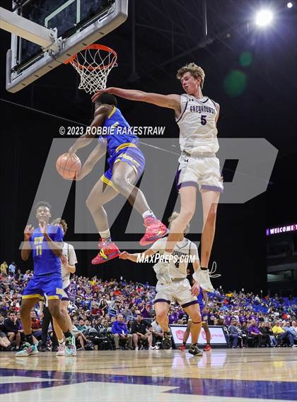 Thumbnail 1 in Boerne vs. Washington (UIL 4A Basketball State Semifinal) photogallery.