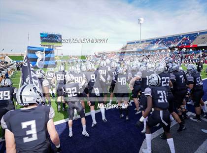 Thumbnail 3 in Guyer vs. Cedar Hill (UIL Class 6A Division 2 Semifinal) photogallery.