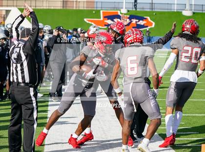 Thumbnail 2 in Guyer vs. Cedar Hill (UIL Class 6A Division 2 Semifinal) photogallery.