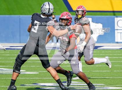 Thumbnail 1 in Guyer vs. Cedar Hill (UIL Class 6A Division 2 Semifinal) photogallery.