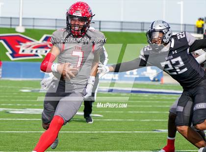 Thumbnail 2 in Guyer vs. Cedar Hill (UIL Class 6A Division 2 Semifinal) photogallery.