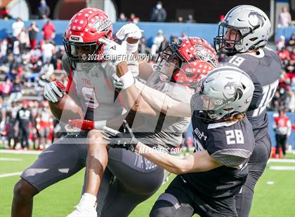 Thumbnail 1 in Guyer vs. Cedar Hill (UIL Class 6A Division 2 Semifinal) photogallery.
