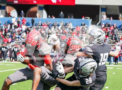 Thumbnail 3 in Guyer vs. Cedar Hill (UIL Class 6A Division 2 Semifinal) photogallery.