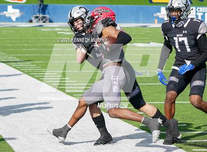 Thumbnail 1 in Guyer vs. Cedar Hill (UIL Class 6A Division 2 Semifinal) photogallery.