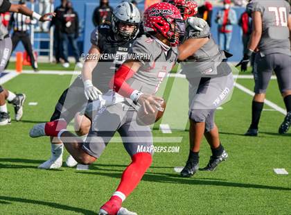 Thumbnail 3 in Guyer vs. Cedar Hill (UIL Class 6A Division 2 Semifinal) photogallery.