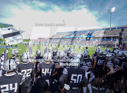 Thumbnail 2 in Guyer vs. Cedar Hill (UIL Class 6A Division 2 Semifinal) photogallery.