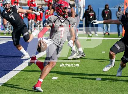 Thumbnail 1 in Guyer vs. Cedar Hill (UIL Class 6A Division 2 Semifinal) photogallery.