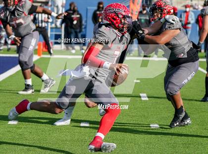 Thumbnail 2 in Guyer vs. Cedar Hill (UIL Class 6A Division 2 Semifinal) photogallery.