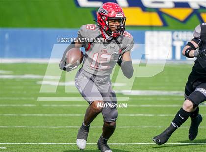 Thumbnail 1 in Guyer vs. Cedar Hill (UIL Class 6A Division 2 Semifinal) photogallery.