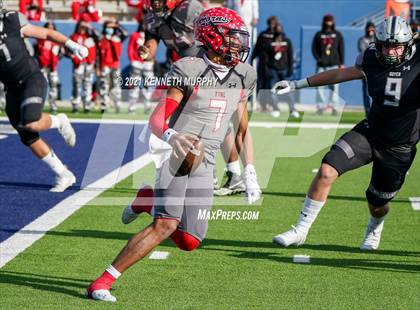 Thumbnail 2 in Guyer vs. Cedar Hill (UIL Class 6A Division 2 Semifinal) photogallery.