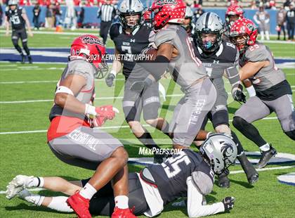 Thumbnail 2 in Guyer vs. Cedar Hill (UIL Class 6A Division 2 Semifinal) photogallery.