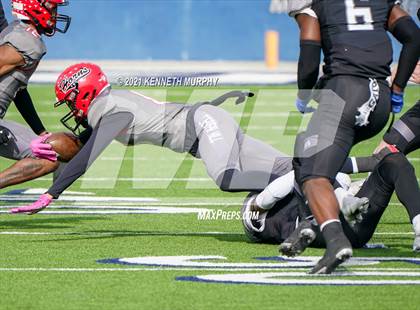 Thumbnail 3 in Guyer vs. Cedar Hill (UIL Class 6A Division 2 Semifinal) photogallery.