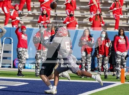 Thumbnail 2 in Guyer vs. Cedar Hill (UIL Class 6A Division 2 Semifinal) photogallery.