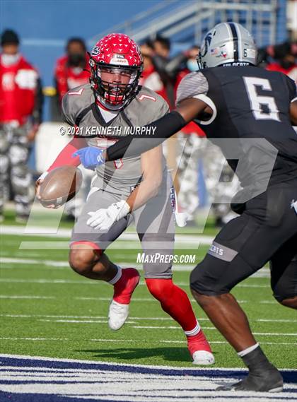Thumbnail 1 in Guyer vs. Cedar Hill (UIL Class 6A Division 2 Semifinal) photogallery.
