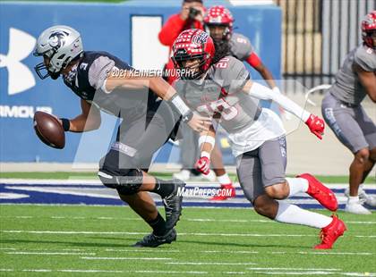 Thumbnail 1 in Guyer vs. Cedar Hill (UIL Class 6A Division 2 Semifinal) photogallery.