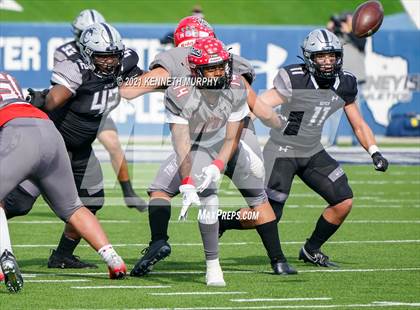 Thumbnail 1 in Guyer vs. Cedar Hill (UIL Class 6A Division 2 Semifinal) photogallery.