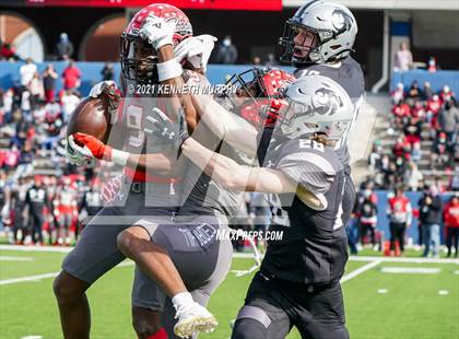 Thumbnail 2 in Guyer vs. Cedar Hill (UIL Class 6A Division 2 Semifinal) photogallery.