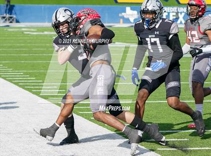 Thumbnail 3 in Guyer vs. Cedar Hill (UIL Class 6A Division 2 Semifinal) photogallery.