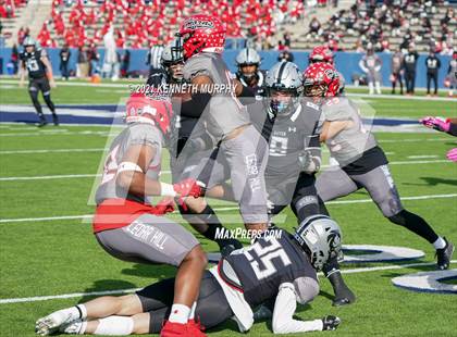 Thumbnail 3 in Guyer vs. Cedar Hill (UIL Class 6A Division 2 Semifinal) photogallery.