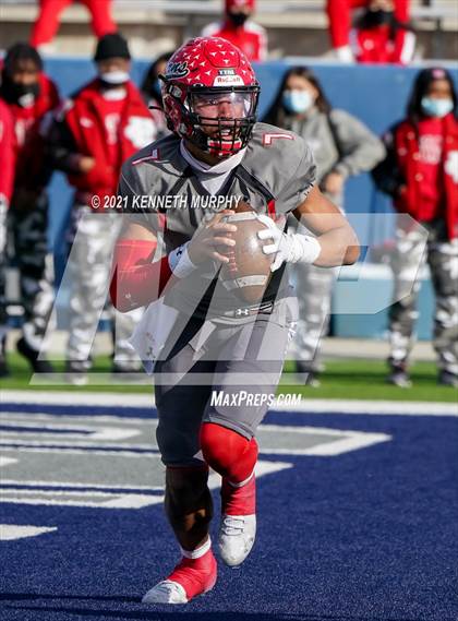Thumbnail 1 in Guyer vs. Cedar Hill (UIL Class 6A Division 2 Semifinal) photogallery.