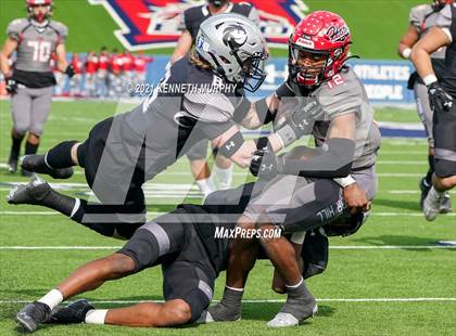 Thumbnail 3 in Guyer vs. Cedar Hill (UIL Class 6A Division 2 Semifinal) photogallery.