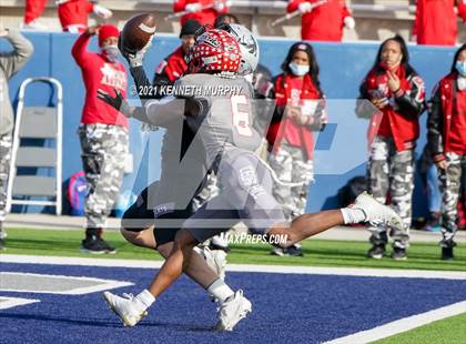 Thumbnail 3 in Guyer vs. Cedar Hill (UIL Class 6A Division 2 Semifinal) photogallery.