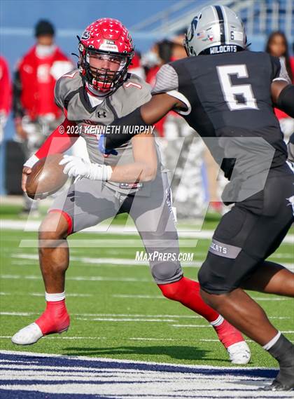 Thumbnail 2 in Guyer vs. Cedar Hill (UIL Class 6A Division 2 Semifinal) photogallery.