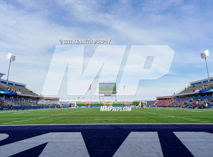 Thumbnail 3 in Guyer vs. Cedar Hill (UIL Class 6A Division 2 Semifinal) photogallery.
