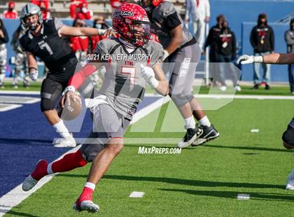 Thumbnail 3 in Guyer vs. Cedar Hill (UIL Class 6A Division 2 Semifinal) photogallery.