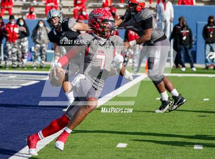 Thumbnail 2 in Guyer vs. Cedar Hill (UIL Class 6A Division 2 Semifinal) photogallery.