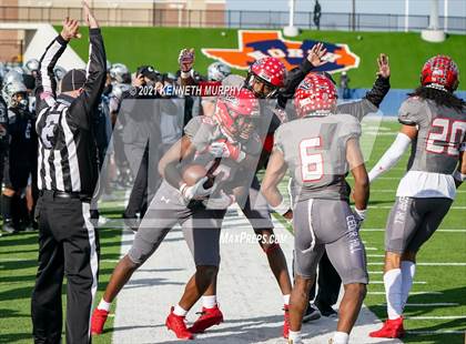 Thumbnail 1 in Guyer vs. Cedar Hill (UIL Class 6A Division 2 Semifinal) photogallery.