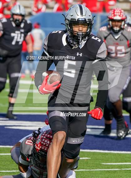 Thumbnail 1 in Guyer vs. Cedar Hill (UIL Class 6A Division 2 Semifinal) photogallery.