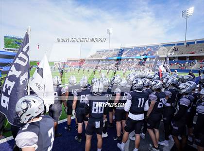 Thumbnail 3 in Guyer vs. Cedar Hill (UIL Class 6A Division 2 Semifinal) photogallery.