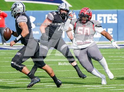 Thumbnail 2 in Guyer vs. Cedar Hill (UIL Class 6A Division 2 Semifinal) photogallery.