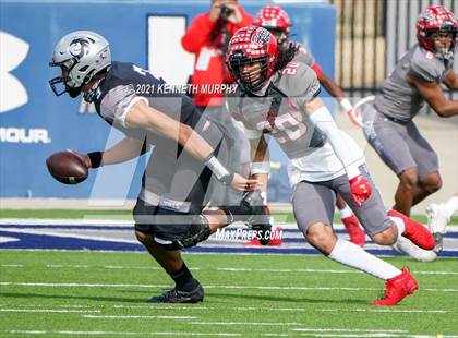 Thumbnail 3 in Guyer vs. Cedar Hill (UIL Class 6A Division 2 Semifinal) photogallery.