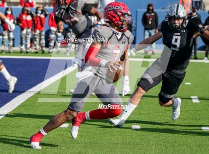 Thumbnail 3 in Guyer vs. Cedar Hill (UIL Class 6A Division 2 Semifinal) photogallery.