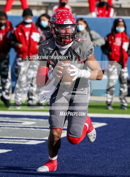 Thumbnail 3 in Guyer vs. Cedar Hill (UIL Class 6A Division 2 Semifinal) photogallery.