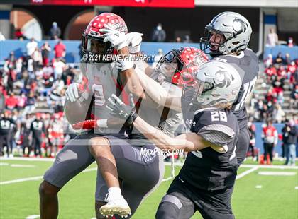 Thumbnail 3 in Guyer vs. Cedar Hill (UIL Class 6A Division 2 Semifinal) photogallery.