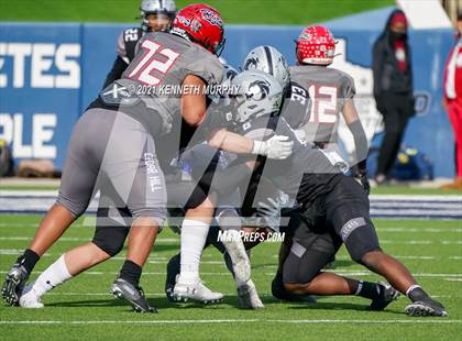 Thumbnail 1 in Guyer vs. Cedar Hill (UIL Class 6A Division 2 Semifinal) photogallery.