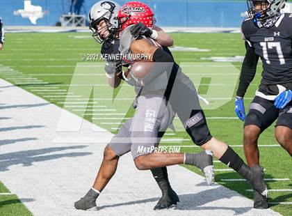 Thumbnail 2 in Guyer vs. Cedar Hill (UIL Class 6A Division 2 Semifinal) photogallery.