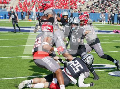 Thumbnail 1 in Guyer vs. Cedar Hill (UIL Class 6A Division 2 Semifinal) photogallery.